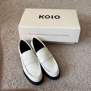 NWT Koio White Platform loafers